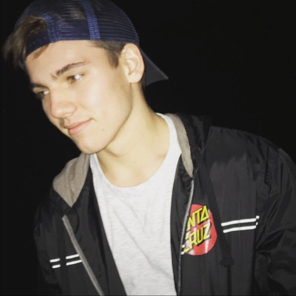 Meet your Posher, Josh - Picture 1 of 1